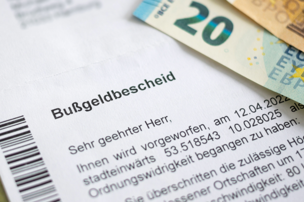 Bußgeldbescheid Einspruch, Sachverständiger analysiert Blitzer-Messung für ein Gutachten im OWi-Verfahren