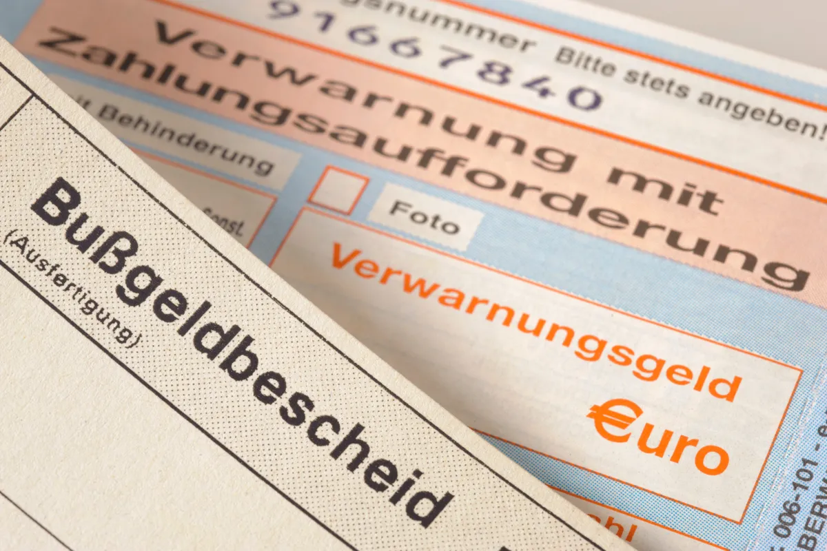Zu dichtes Auffahren auf der Autobahn mit Bußgeldtabelle Abstand 2026